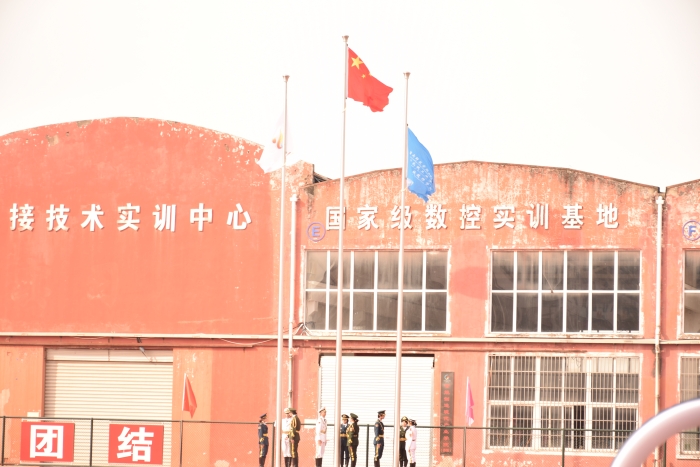 升旗1_副本.jpg 升旗1_副本.jpg