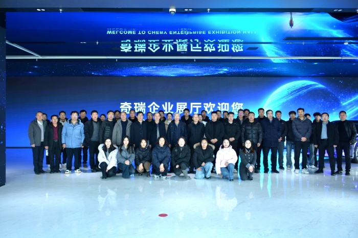 奇瑞企业展厅合影_副本.jpg 奇瑞企业展厅合影_副本.jpg