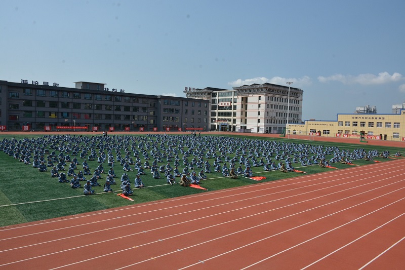 学生整体.jpg