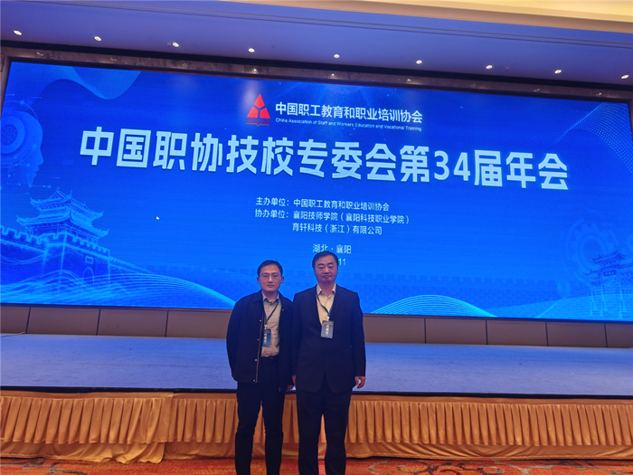 襄阳合影.jpg 襄阳合影.jpg