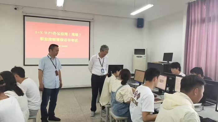 现场指导.jpg