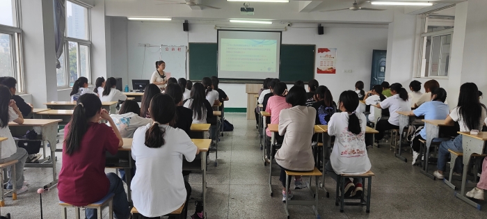 高玉开学第一课_副本.jpg