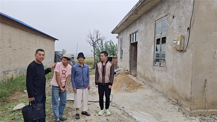 驻村队图片2_副本.png 驻村队图片2_副本.png