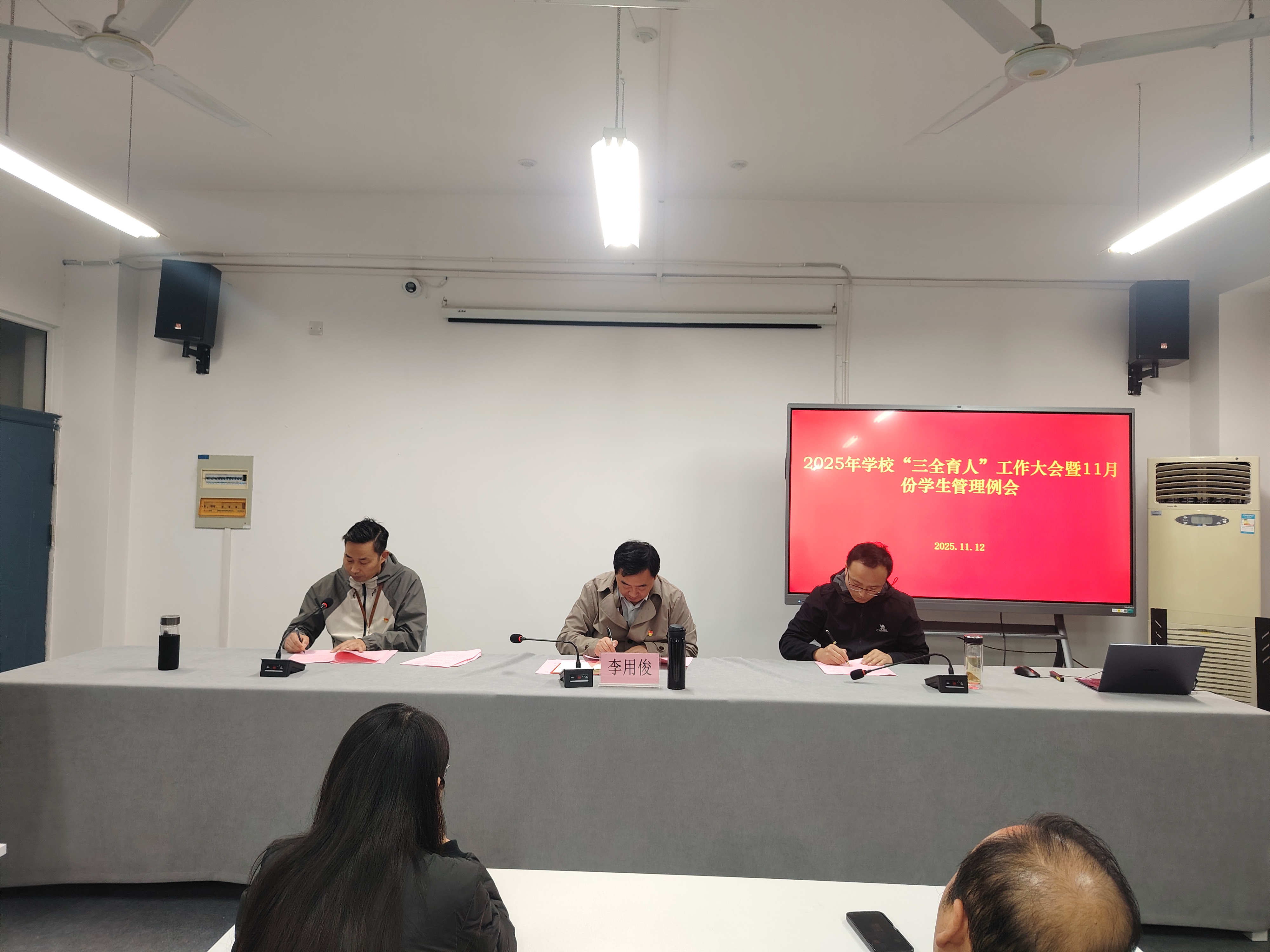 4d50bc26c66814595e5eee3bb1bcc856