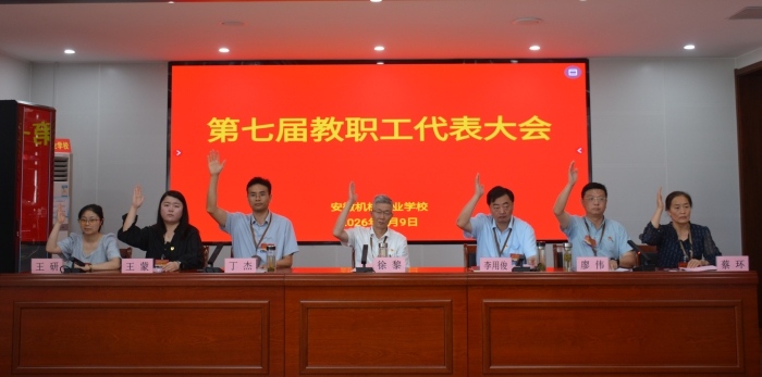 举手1.JPG